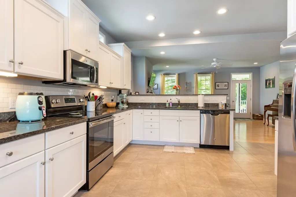 96 Waterlefe Way Colchester VT 05446
