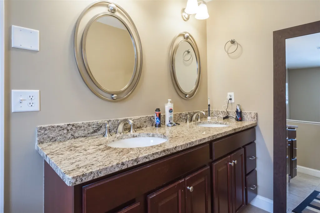 4c Manor Drive Hooksett NH 03106