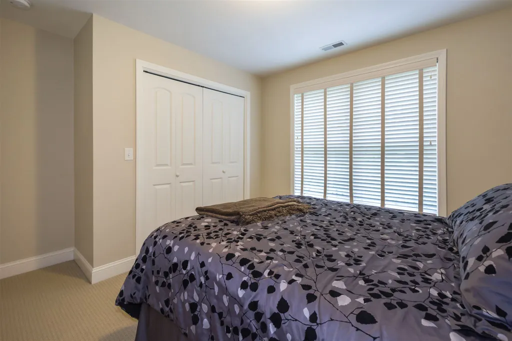 4c Manor Drive Hooksett NH 03106
