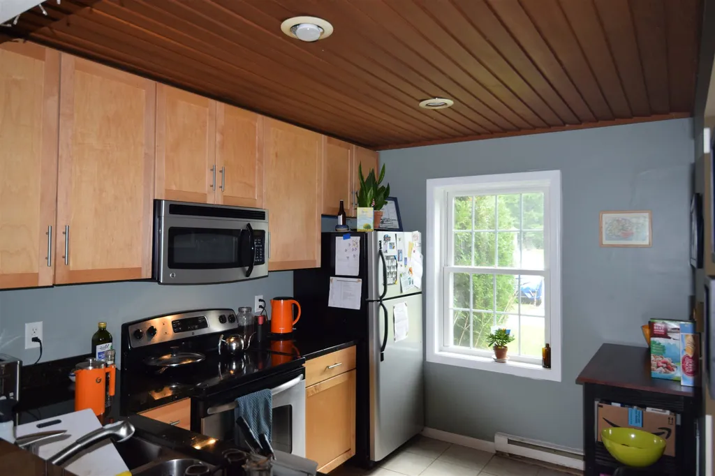 17 Conifer Court Burlington VT 05401