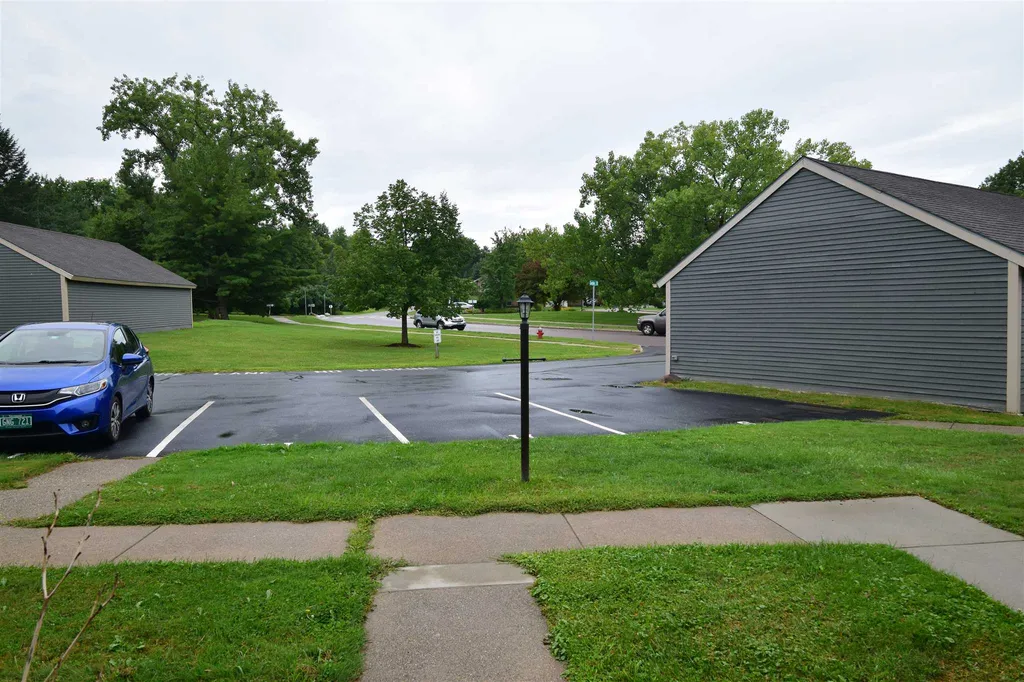 17 Conifer Court Burlington VT 05401