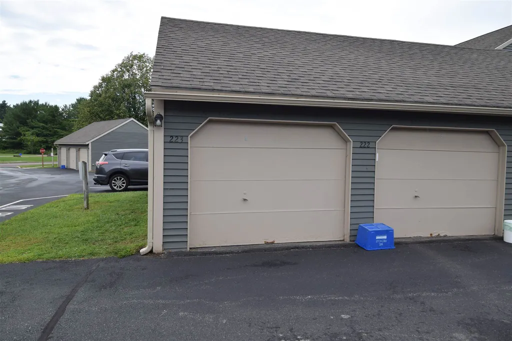 17 Conifer Court Burlington VT 05401