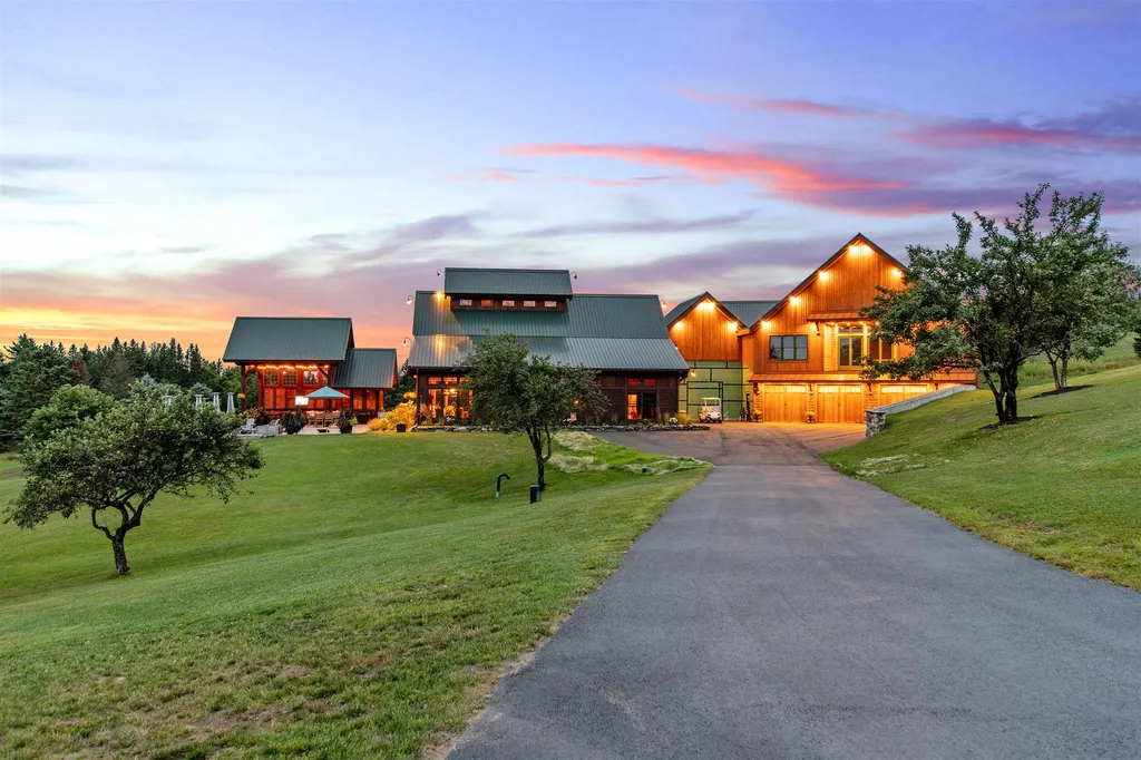 670 Reed Road, Colebrook NH Real Estate Listing MLS 4824792 Teamner