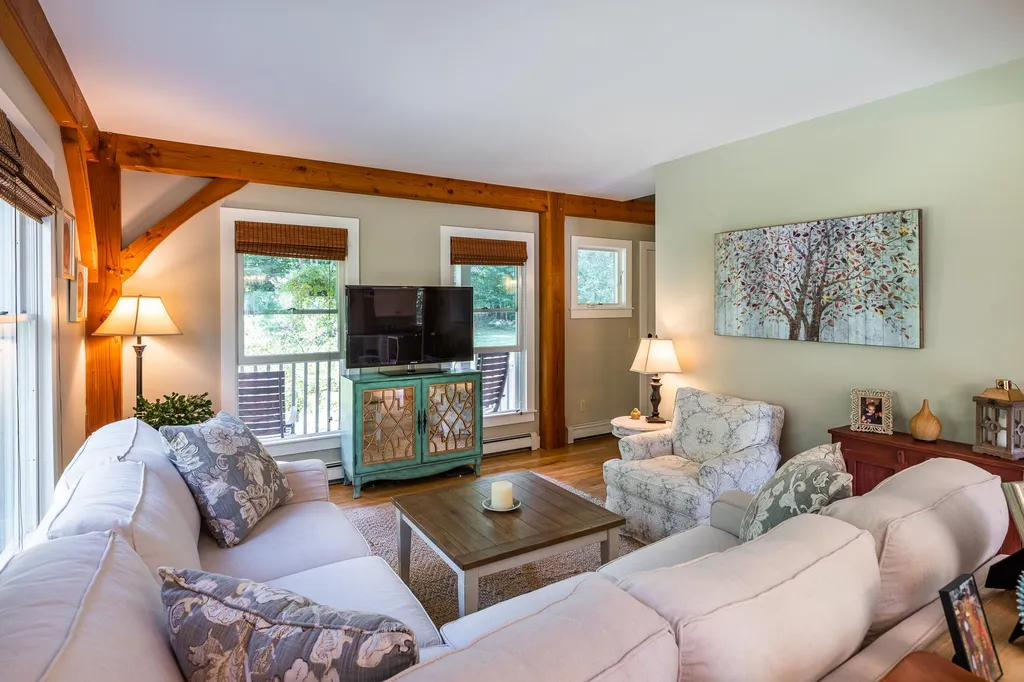 121 Page Road New London NH 03257