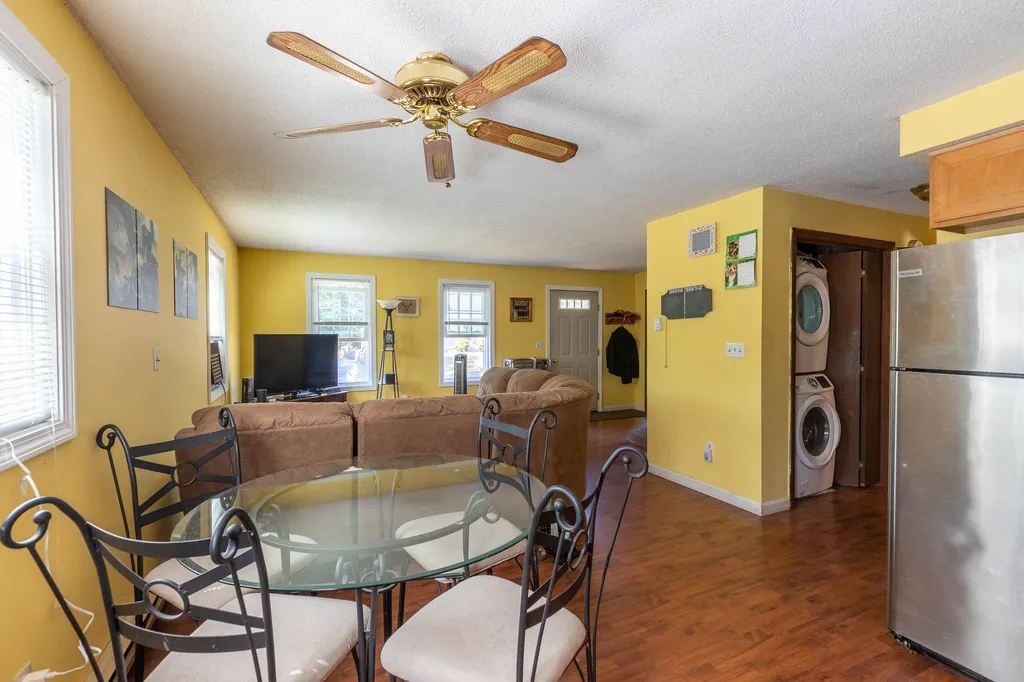 16 Clover Court Raymond NH 03077