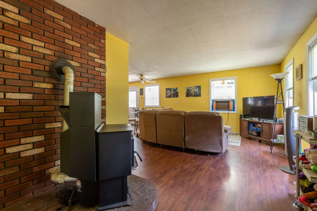 16 Clover Court Raymond NH 03077