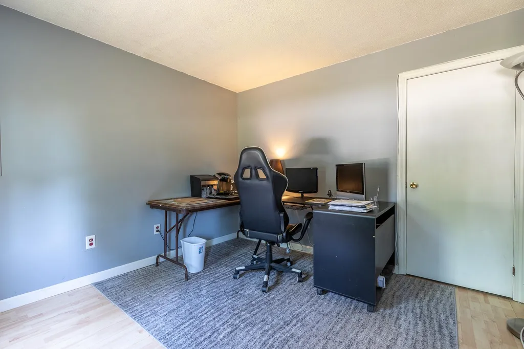 16 Clover Court Raymond NH 03077