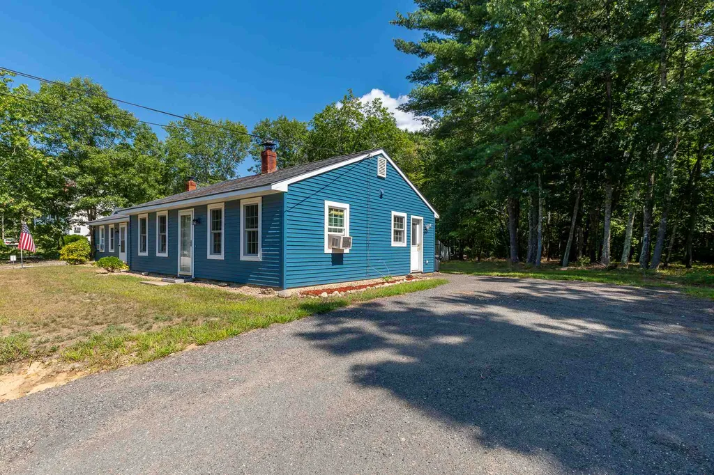 16 Clover Court Raymond NH 03077
