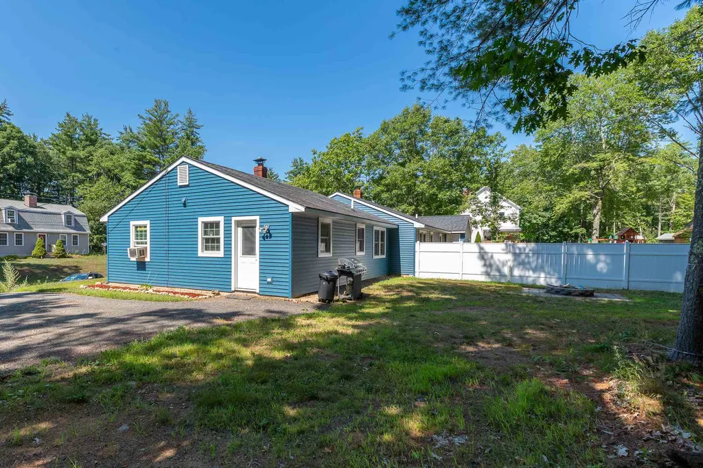 16 Clover Court Raymond NH 03077