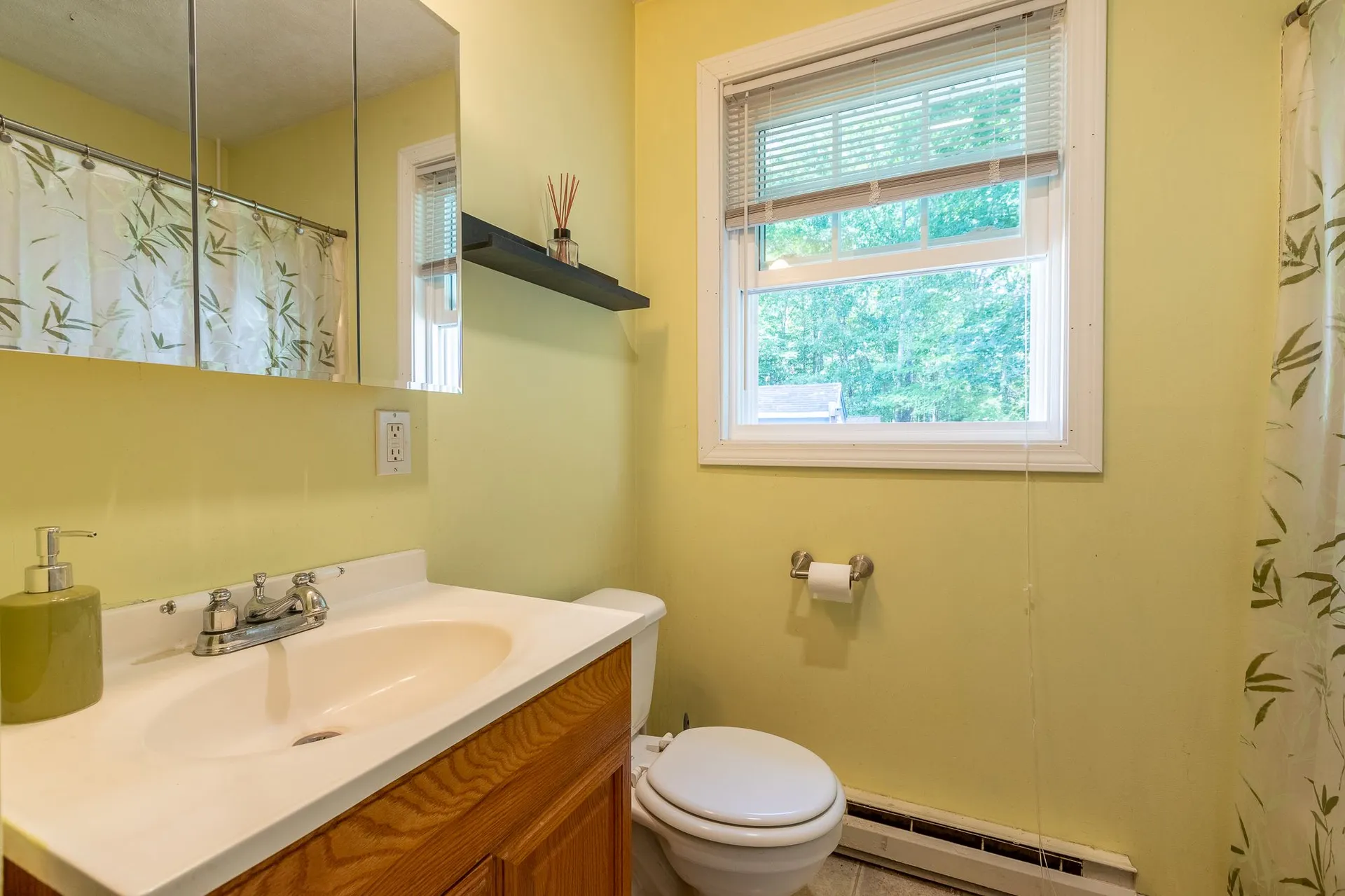 16 Clover Court Raymond NH 03077