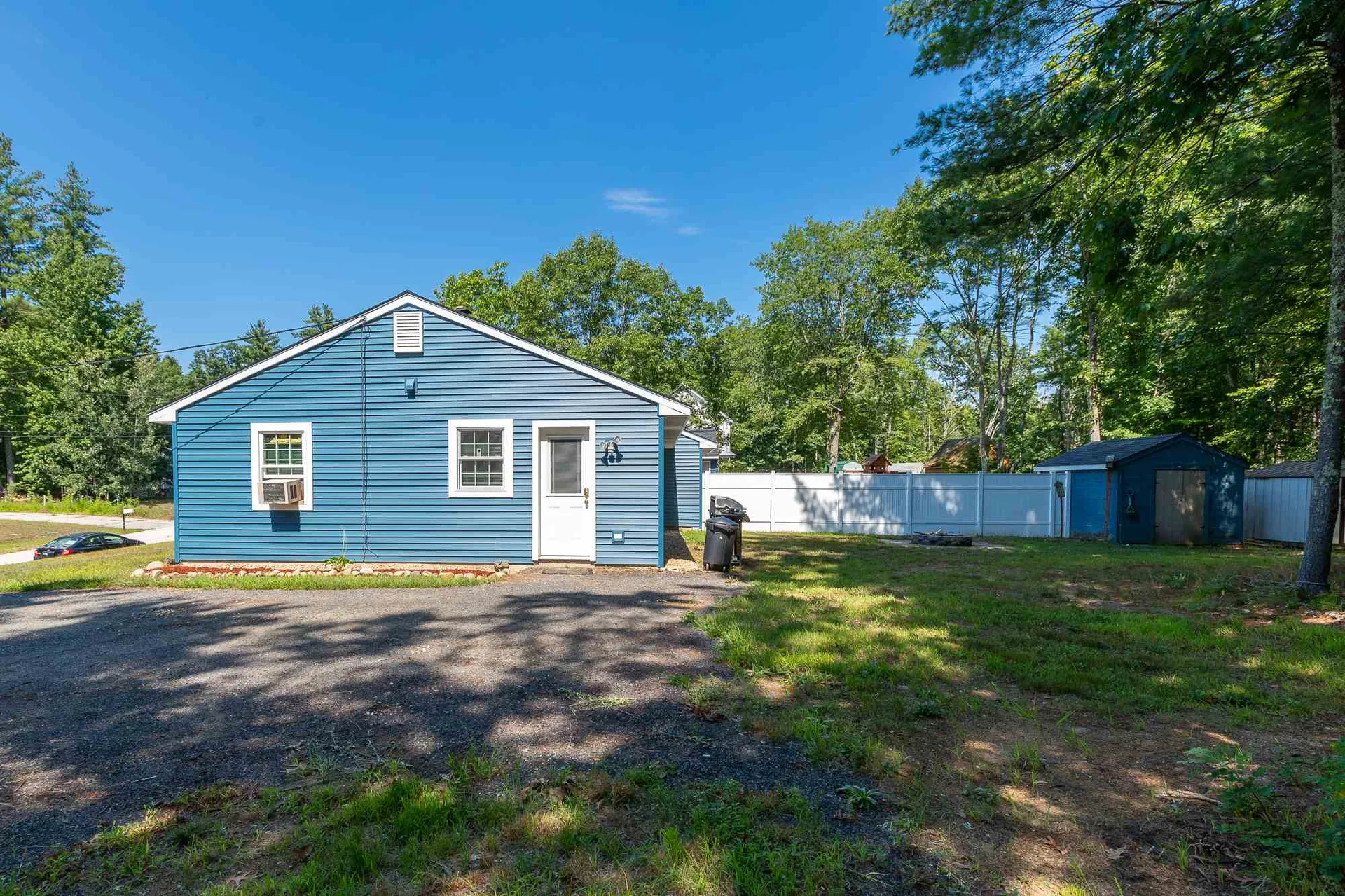 16 Clover Court Raymond NH 03077