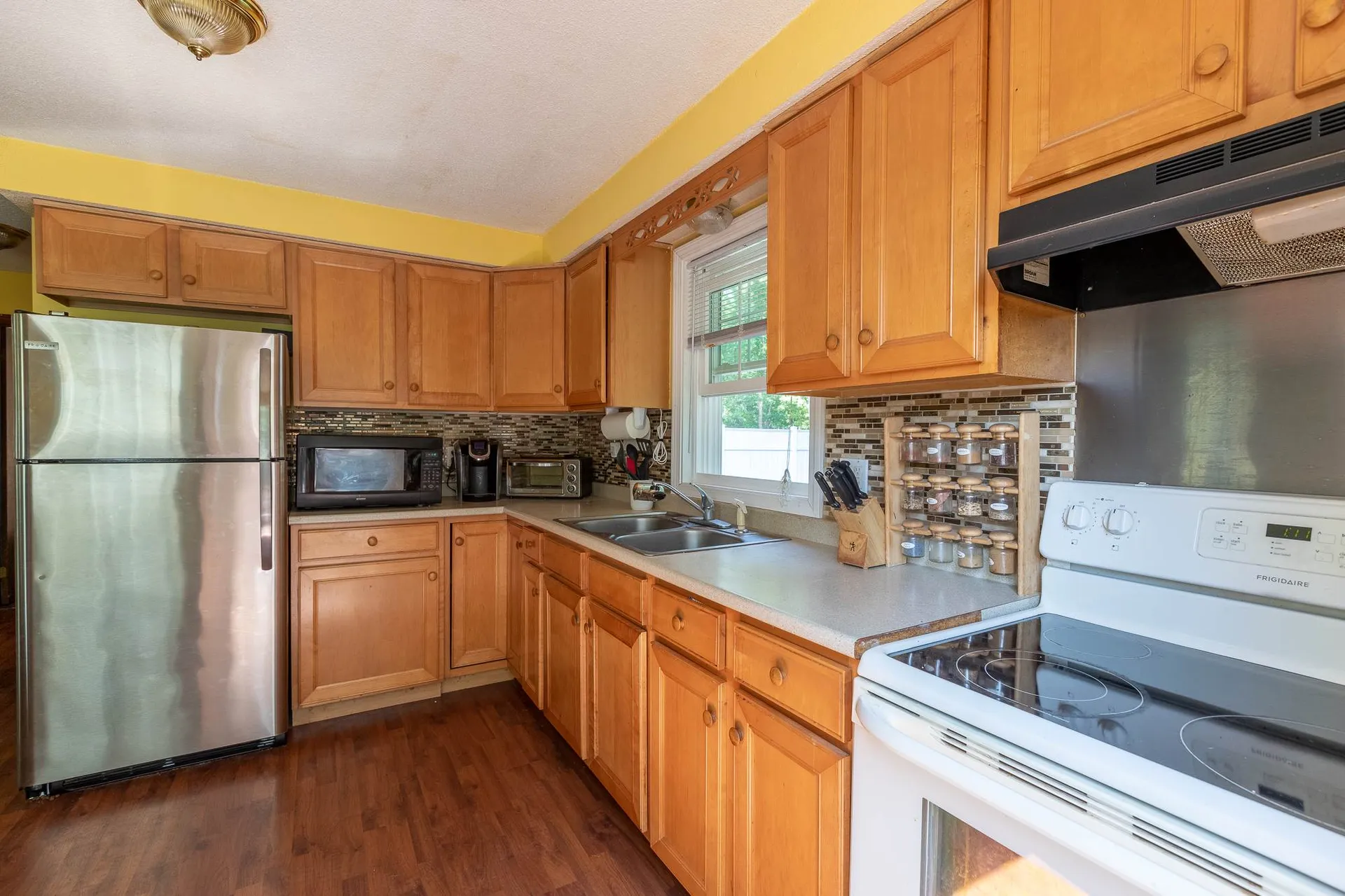 16 Clover Court Raymond NH 03077