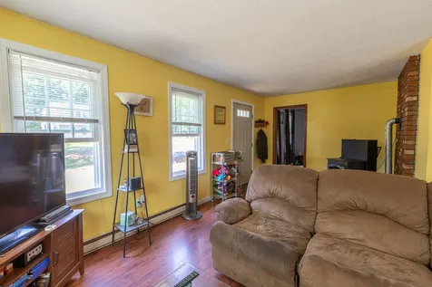 16 Clover Court Raymond NH 03077
