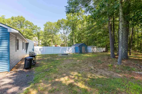 16 Clover Court Raymond NH 03077