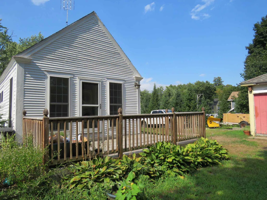 23 Epping Street Raymond NH 03077