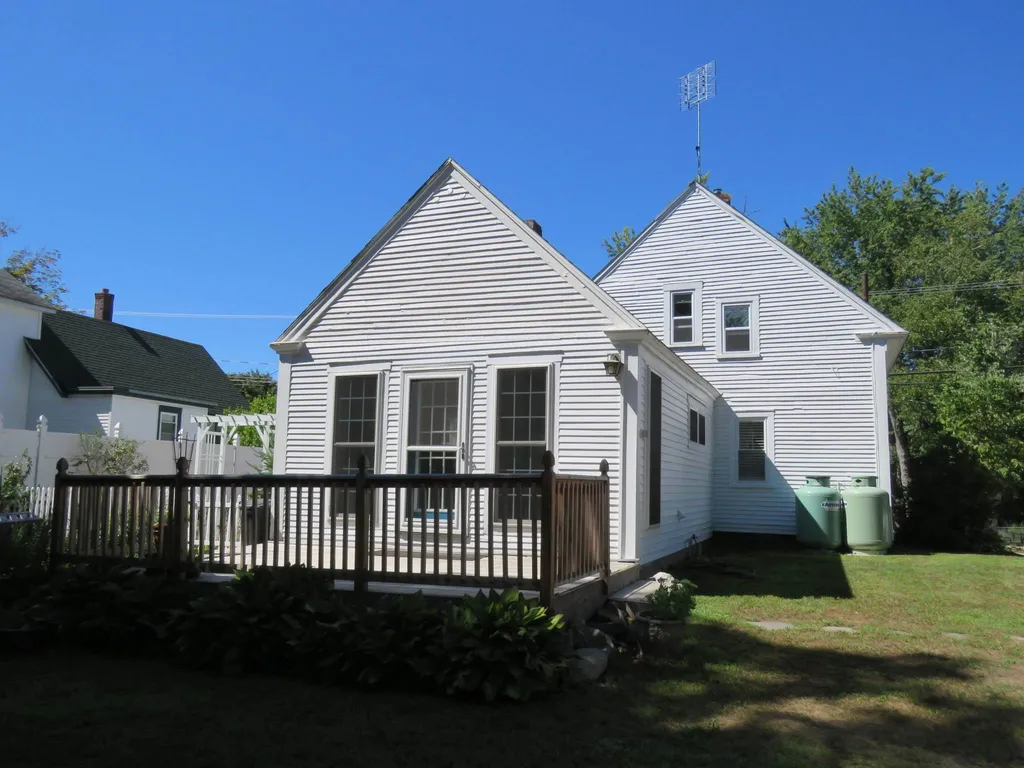 23 Epping Street Raymond NH 03077