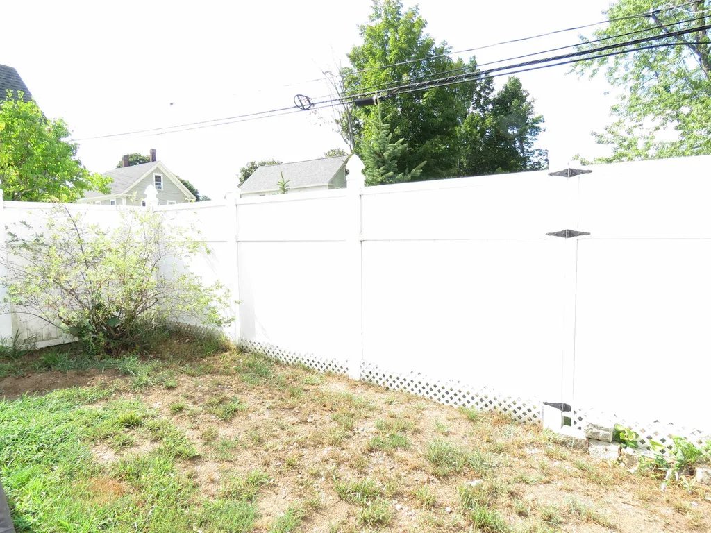 23 Epping Street Raymond NH 03077
