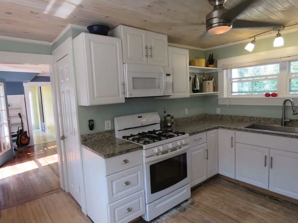 23 Epping Street Raymond NH 03077