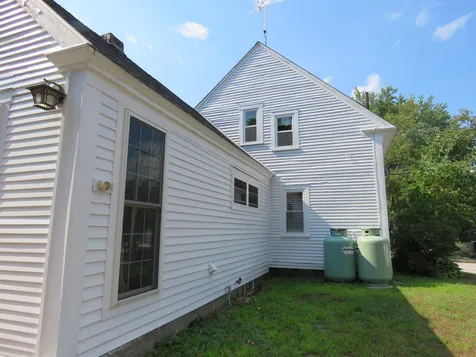 23 Epping Street Raymond NH 03077