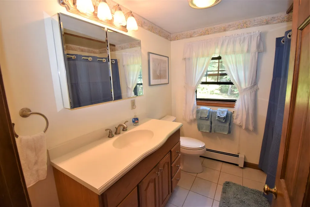 12 Brookhaven Road Kingston NH 03848