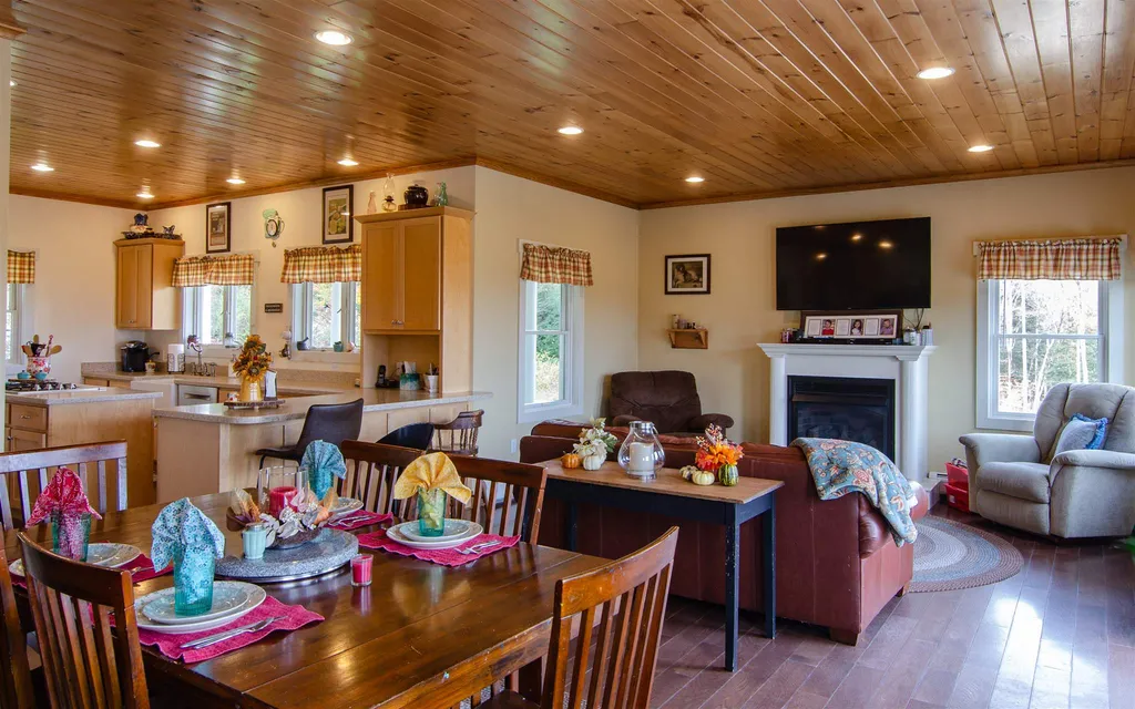 17 Gilson Road Hartland VT 05048