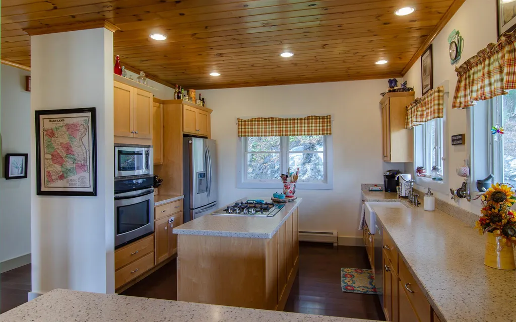 17 Gilson Road Hartland VT 05048