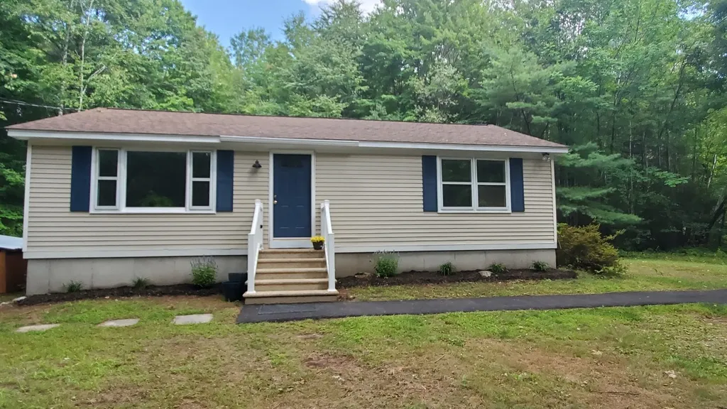 27 Sherwood Forest Road Weare NH 03281