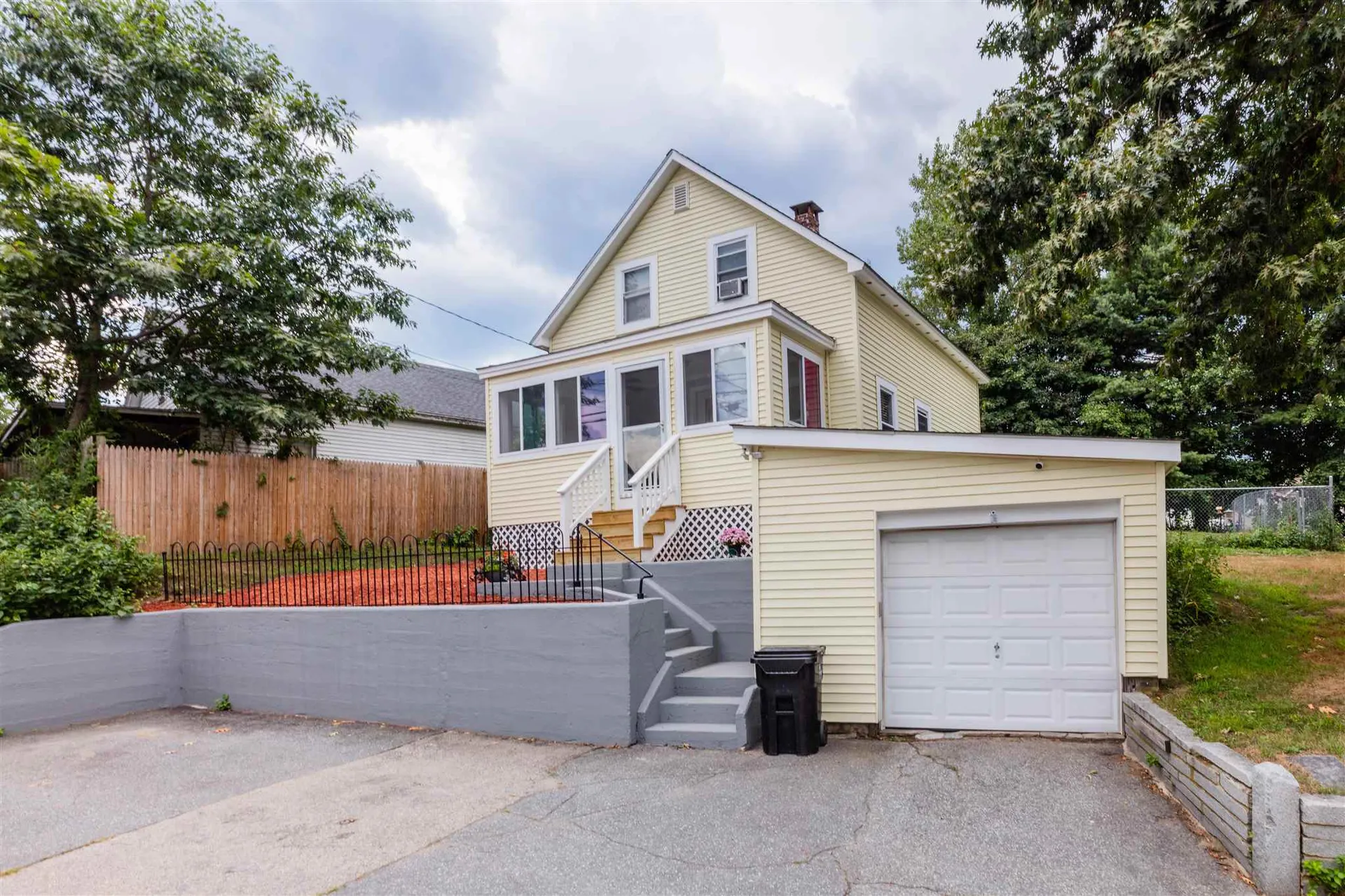 23 Lowell Road Hudson NH 03051