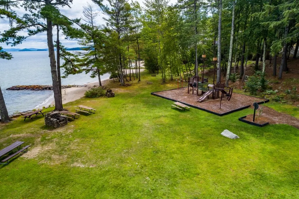11 Sturrock Place Gilford NH 03249