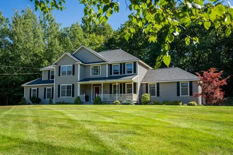 22 Robin Drive Hudson NH 03051