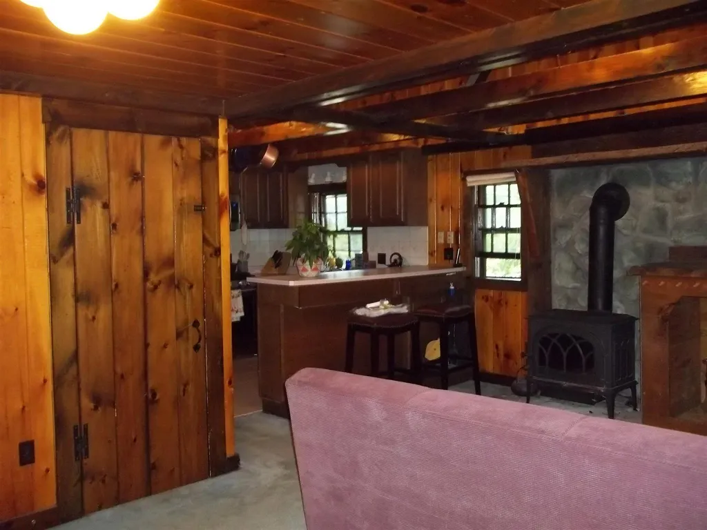 98 North Road Deerfield NH 03037