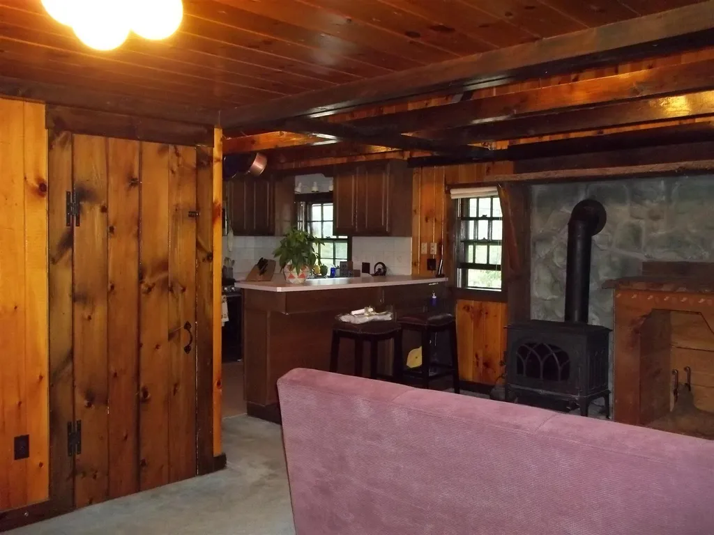 98 North Road Deerfield NH 03037