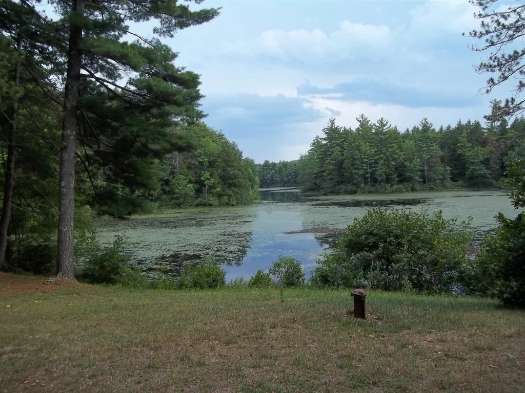 98 North Road Deerfield NH 03037