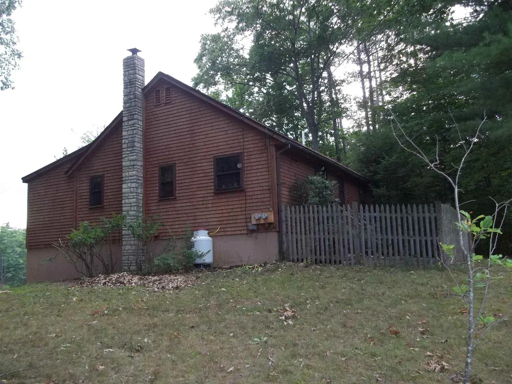 98 North Road Deerfield NH 03037