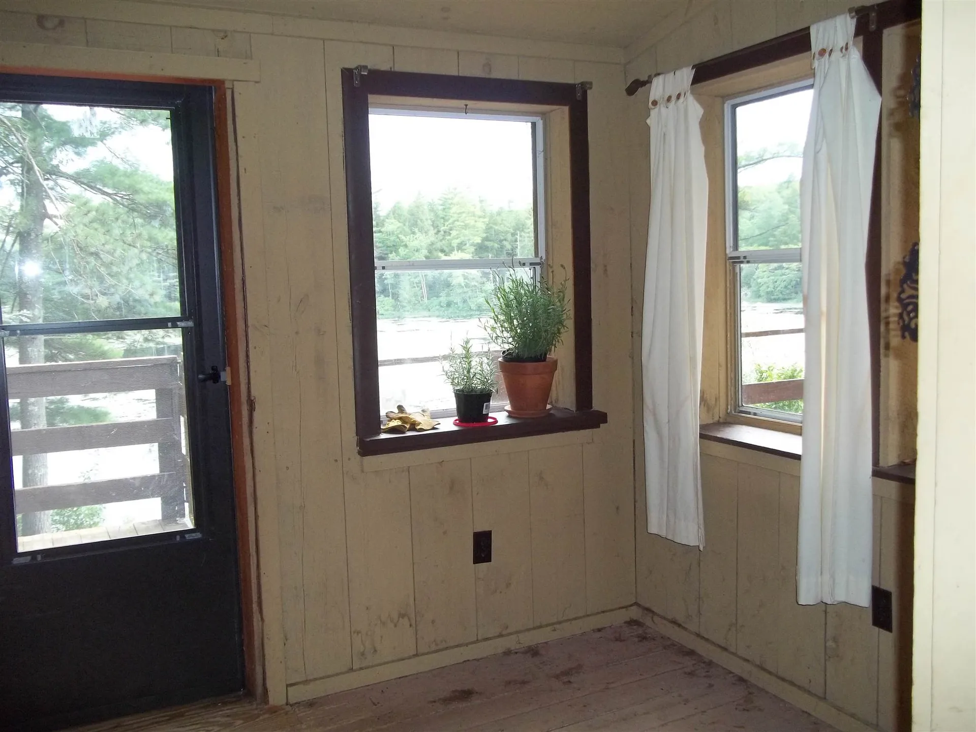 98 North Road Deerfield NH 03037