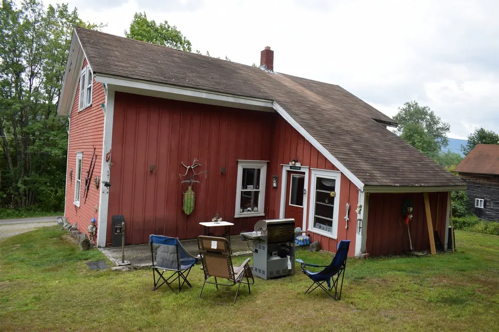 318 Percy Road Stark NH 03582