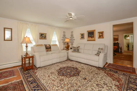 38 Bay Road Farmington NH 03835