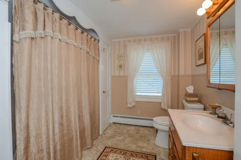 38 Bay Road Farmington NH 03835