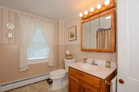 38 Bay Road Farmington NH 03835