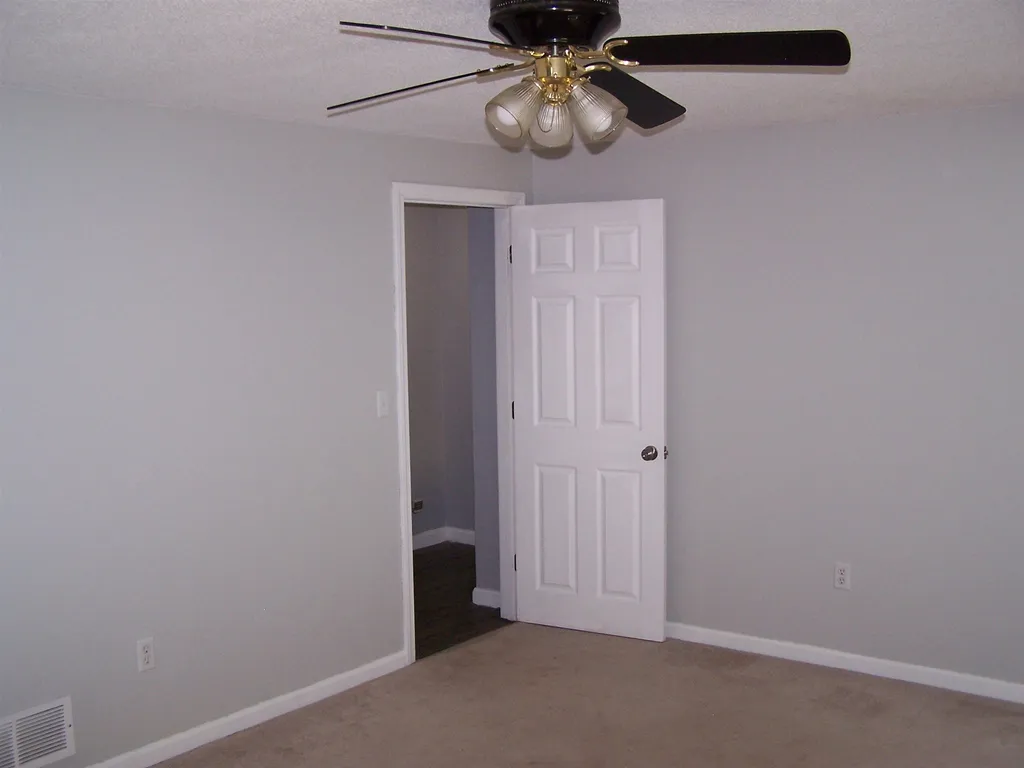 8l Topaz Circle Derry NH 03038