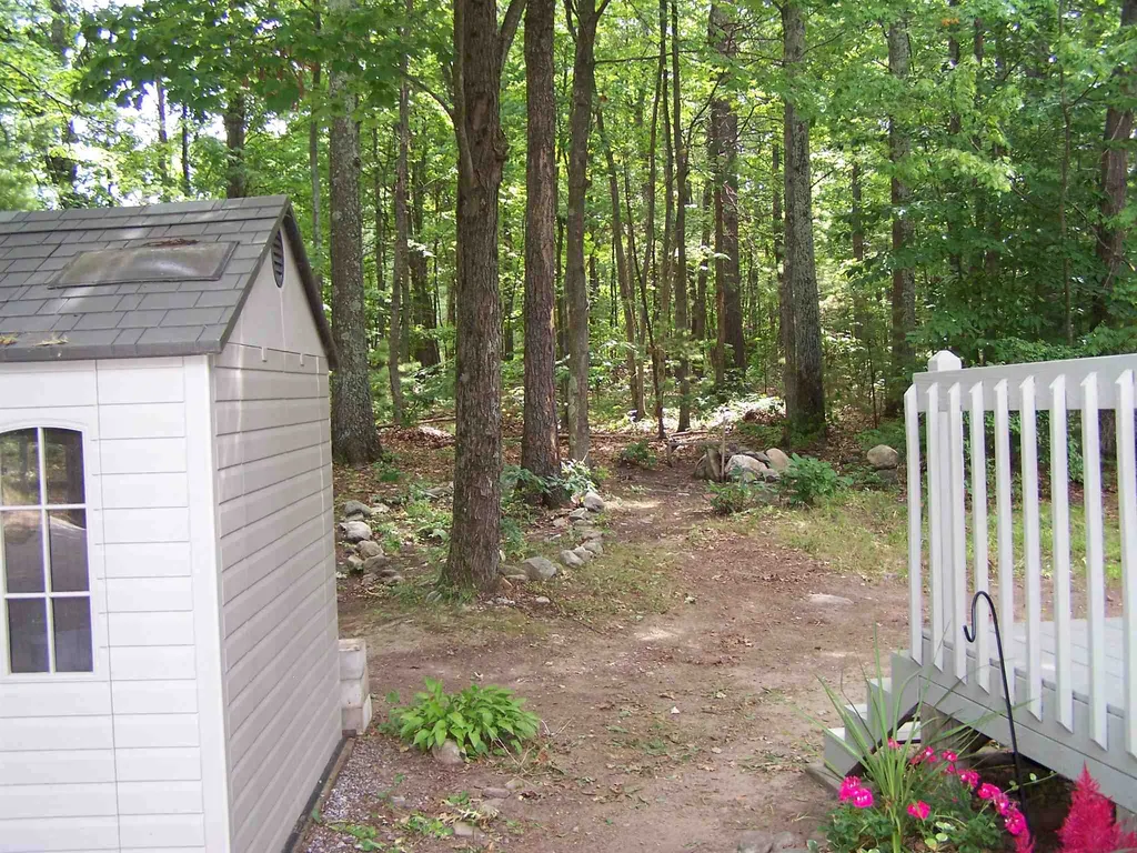 8l Topaz Circle Derry NH 03038