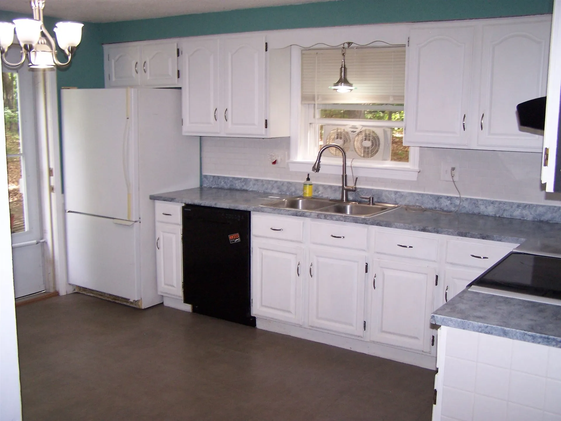 8l Topaz Circle Derry NH 03038