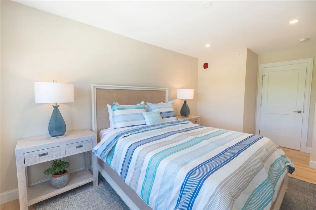 42 State Road Kittery ME 03904