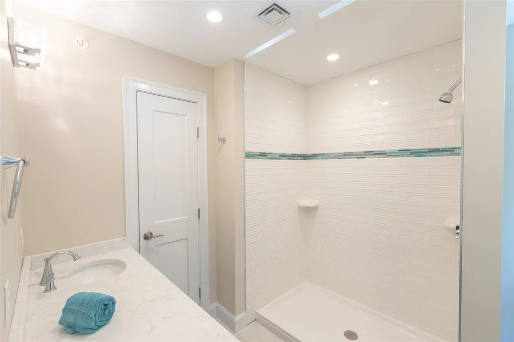 42 State Road Kittery ME 03904
