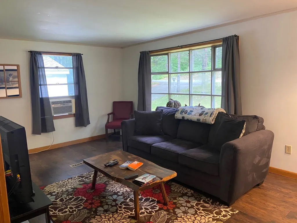 22 Merrill Wood Drive Holderness NH 03245