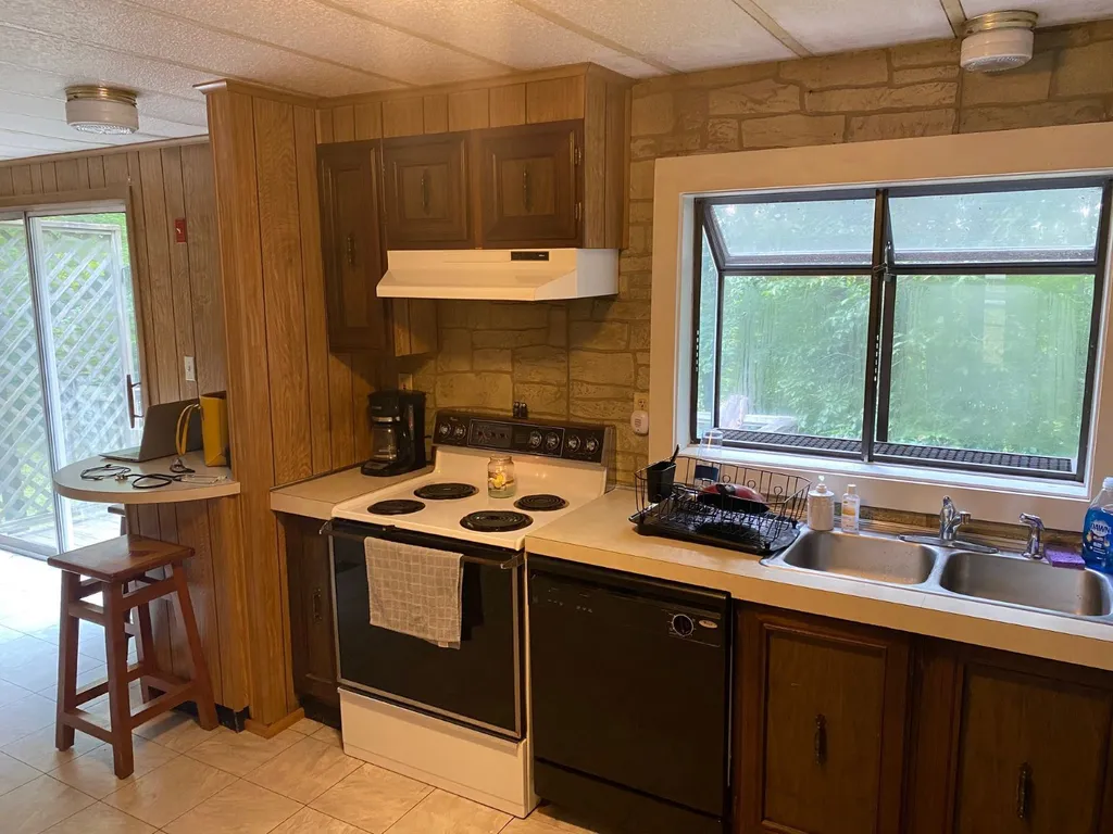 22 Merrill Wood Drive Holderness NH 03245