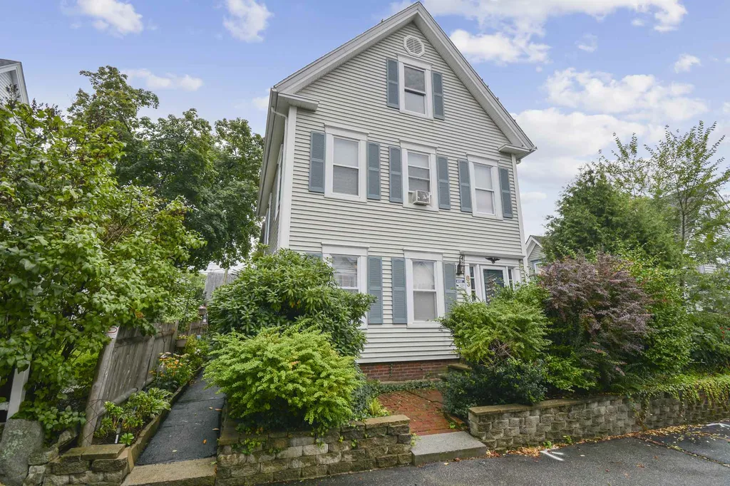 83 Sagamore Street Manchester NH 03104