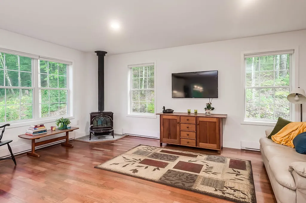 106 Hayes Road Madbury NH 03823