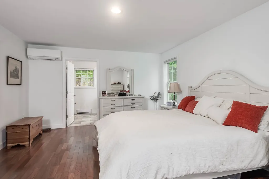 106 Hayes Road Madbury NH 03823