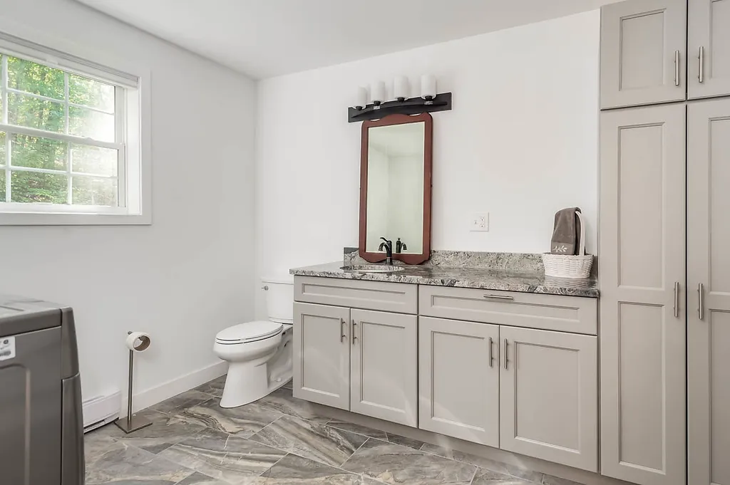 106 Hayes Road Madbury NH 03823